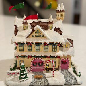 Hawthorne Village - "Santa & Mrs Claus's Castle" Piece